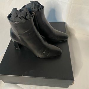Saint Laurent Lou Leather Ankle Boots